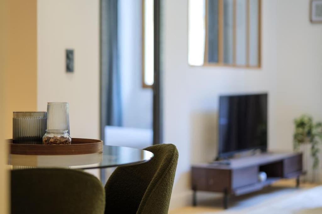 Charme Et Modernite Au Coeur Du Vieux Appartement *